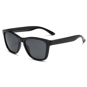 Lunettes de soleil polarisées à monture noire avec logo personnalisé pour hommes et femmes Lentille en verre UV400 Lunettes de soleil à lentille miroir TAC pour sports de plein air - Product Image 5