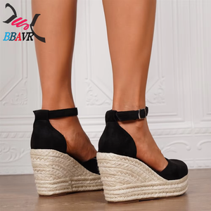 Sandales compensées décontractées pour femmes à bout rond en microfibre avec bride de cheville, style espadrille, vente en gros d'usine - Product Image 2