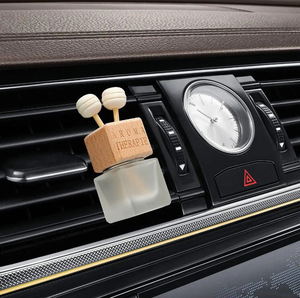 Botol Penyegar Udara Mobil 6ml Bentuk Kotak Kaca Buram dengan Tutup Kayu Berukir Laser dan Stik Diffuser Macaron - Product Image 5