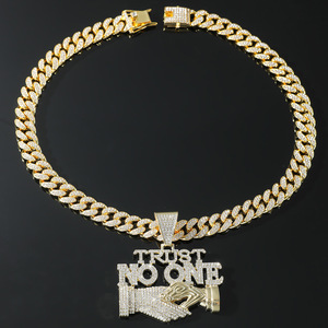 Nuevos Collares con Colgante de Letras Empalmadas de Aleación Chapada en Oro y Plata 2026, Collar Hiphop para Hombre, Joyería de Moda al por Mayor - Product Image 2