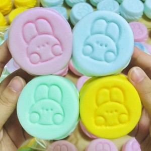 Jouets anti-stress squishy à montée lente en forme de gâteau de lapin mignon quatre couleurs Rednote PU Kawaii, petits jouets à presser pour cadeaux - Product Image 5