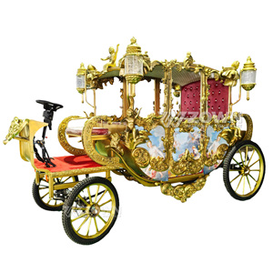 Charrette de luxe sculptée entièrement dorée avec lanternes rétro pour événements de mariage haut de gamme - Product Image 1