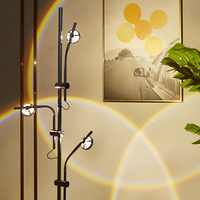 Lampe sur pied moderne à LED en métal blanc à 5 lumières réglables pour salon et chambre à coucher