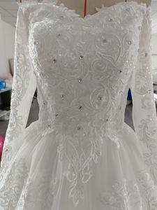 Élégante et gracieuse mariée en V profond à manches longues Super <span class=keywords><strong>Fairy</strong></span> Dream Robe de mariée décontractée queue de princesse blanche - Product Image 6