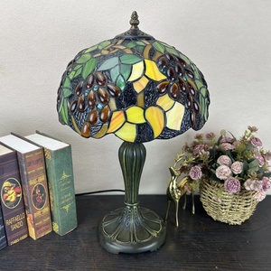 Lámpara de Mesa Estilo Tiffany LongHuiJing de 12 Pulgadas - Pantallas de Vidrio con Diseño de Uvas Vintage para Iluminación de Escritorio - Product Image 4
