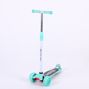 Trottinette à quatre roues pour enfants, réglable en hauteur, pliable, pour enfants de 3 à 14 ans - Product Image 4