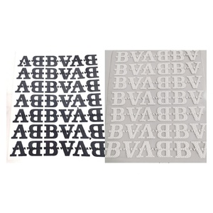 Étiquettes en silicone 3D anti-rayures personnalisées avec logo en caoutchouc pour vêtements, chaussures, sacs - Couleur et design personnalisés - Product Image 3