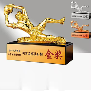 Trofeo Personalizzato in Resina con Logo, Guanti d'Oro, Trofeo per Portiere di Calcio, Personalizzazione in Resina - Product Image 3