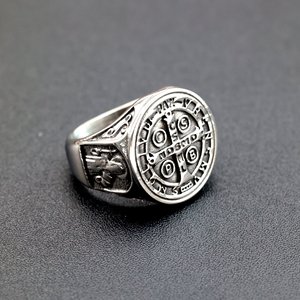 Bague en acier inoxydable européenne et américaine Fashion Exorcism Cross Holy Book Convient aux hommes et aux femmes Fournisseur de bagues en gros - Product Image 4