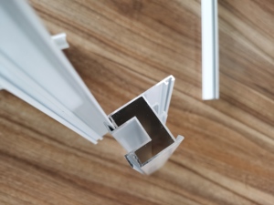 Perfiles de Aluminio Importados de China con Recubrimiento en Polvo Blanco y Negro RAL 7011 para Ventanas y Puertas Abatibles de <span class=keywords><strong>Madagascar</strong></span> - Product Image 4