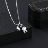 Collier magnétique en acier inoxydable pour couple avec cœur d'astronaute et perle imitation, cadeau tendance pour la Saint-Valentin pour les meilleurs amis
