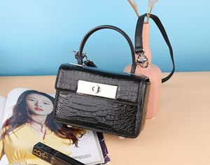 Sac bandoulière compact en cuir de crocodile, best-seller, stock d'usine disponible pour la vente en gros directe - Product Image 3