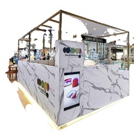 Aménagement intérieur complet de boulangerie-pâtisserie, personnalisation de la pièce, vitrine en verre, comptoir de bar, décoration de café.