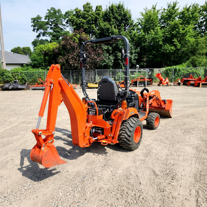 Chargeuse-pelleteuse sur pneus à moteur haute puissance, orange, équipement de construction compact - Product Image 1