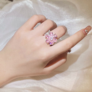 แหวนเพทายดอกไม้สีชมพูสำหรับผู้หญิงเครื่องประดับค็อกเทลลายดอกไม้ทองเงินชุบแพลทินัมของขวัญงานแต่งงาน - Product Image 2