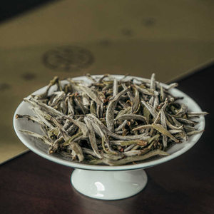 Té de Peonía Blanca Orgánico de Grado Especial de Árboles Silvestres Centenarios de la Industria del Té, Años de Oro 2022, Caja de Bolsitas de Té de 1000g - Product Image 3