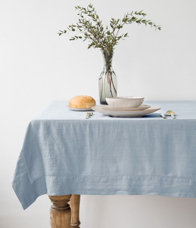 Couverture de table de couleur unie blanche bleue