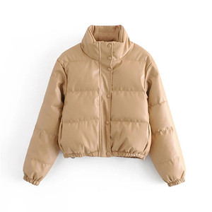Chaqueta Corta Informal Negra <span class=keywords><strong>de</strong></span> Moda con Logotipo Personalizado, Chaqueta Acolchada <span class=keywords><strong>de</strong></span> Cuero PU Brillante para Mujer - Product Image 5