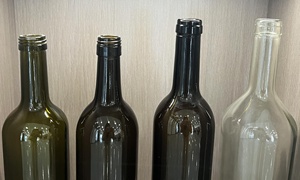 Venta al por mayor <span class=keywords><strong>de</strong></span> bajo <span class=keywords><strong>precio</strong></span> <span class=keywords><strong>de</strong></span> frutas rojas redondas botellas <span class=keywords><strong>de</strong></span> vino transparente 750ml con tapas <span class=keywords><strong>de</strong></span> corcho - Product Image 2