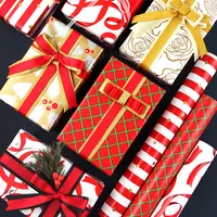 Рулон оберточной бумаги для рождественских подарков с принтом красных/золотых листьев на заказ