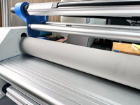 Laminateur à froid professionnel de 64 pouces (1620 mm) pour signalétique en vinyle, laminage à haute vitesse en rouleau