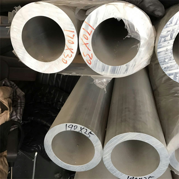 6082 Silver Color Extruded Anodize Aluminum Pipe 6082 Silver Color Extruded Anodize Aluminum Pipe
