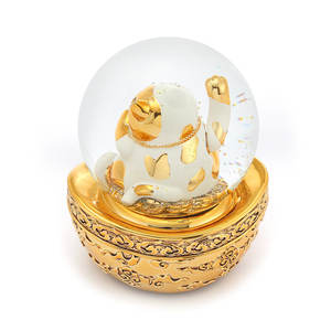 Globo de Agua Musical/Globo de Nieve Coleccionable con Gato de la Fortuna Dorado Pintado a Mano en Resina para Año Nuevo - Product Image 3