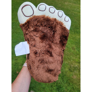 <span class=keywords><strong>Nouveau</strong></span> brun fourrure peluche Sasquatch patte pied forme drôle jouet avec cinq orteils toucher confortable 13 pouces Animal dessin animé personnage oreiller - Product Image 4