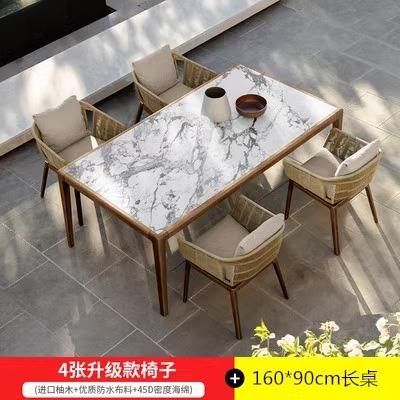 Une table et quatre chaises (plateau de table en dalle de 1,6 m)