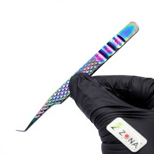 Pinzas para Pestañas ZONA con Ángulo de 45 Grados, Punta de Fibra, Herramienta de Precisión para Volumen de Pestañas, Agarre de Diamante con Diseño para Sostener con el Dedo, Logotipo Personalizado - Product Image 1