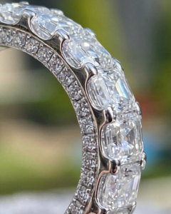 Élégante bague de mariage pour femme en or rose et or blanc, sertie d'un diamant émeraude de laboratoire de 6,50 carats, taille émeraude, certifié IGI, plaqué rhodium - Product Image 2