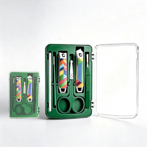 Ensemble de manucure et pédicure Maple Leaf, kit de soin des ongles 6 pièces, outils de toilettage en acier inoxydable avec étui pour la maison et les voyages - Product Image 6