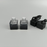 Flacon diffuseur de parfum pour voiture en verre transparent dégradé noir classique avec bouchon en bois noir de 10 ml, pour huiles essentielles et désodorisant suspendu