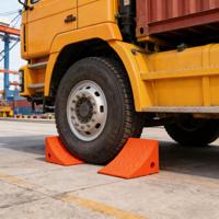 Nouvelles pièces de roue de haute qualité : Cale de roue en PU de 5 tonnes, butée de pneu pour stationnement de camion, jaune/rouge, accessoires automobiles et pour camions
