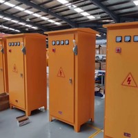 Armoire de commande sur mesure 400V 250A, boîtier de distribution d'énergie orange haute visibilité IP55, serrure hybride, prises personnalisables pour