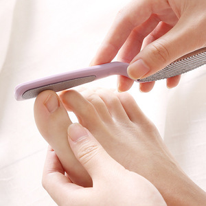เครื่องมือขจัดหนังด้านเท้าสแตนเลสแบบอ่อนโยนสำหรับใช้ในบ้าน พร้อมที่ขัดเท้า ขจัดเซลล์ผิวที่ตายแล้วอย่างอ่อนโยน ไม่ทำร้ายเท้า - Product Image 4