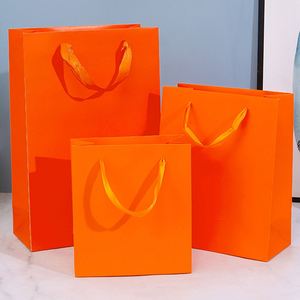 Sacs cadeaux en papier de luxe avec logo personnalisé, impression dorée à chaud - Product Image 6