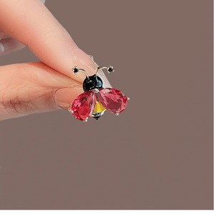 Broche Abeille Mignonne en Alliage Plaqué Or avec Boucle Décorative Multifonction pour Femmes et Hommes - Cadeau pour Mariage/Fiançailles - Product Image 2