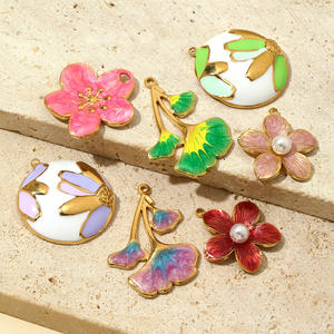 En gros Titane Acier Émail Ronde Perle Fleur <span class=keywords><strong>Feuille</strong></span> <span class=keywords><strong>D</strong></span>'érable Charmes En Acier Inoxydable <span class=keywords><strong>Feuille</strong></span> De Lotus Pendentif pour DIY Fabrication De Bijoux - Product Image 2