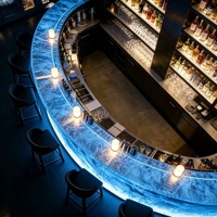 Comptoir de bar en pierre translucide incurvé sur mesure avec éclairage LED bleu, table de bar ronde pour la maison, unité de bar commerciale sur mesure pour club