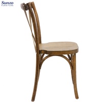 Chaise de salle à manger empilable en bois style ferme antique avec dossier croisé pour mariage SZ-6101A – Fournisseur de mobilier de gros pour événements
