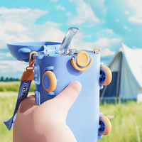 Vente en gros de tasse de paille de bus de dessin animé mignon grande capacité en plein air bouteille d'eau de voiture enfants verres bouteille de paille rebondissante