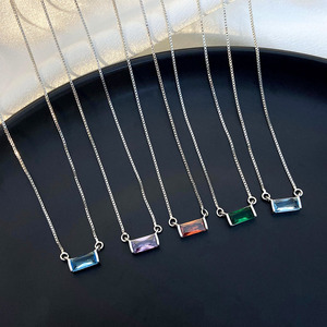Collar de Barra Rectangular Personalizable Multicolor con Zirconia, Chapado en Oro, con Pequeñas Piedras Baguette, Cadena Apilable para Uso Diario, Venta al por Mayor - Product Image 2