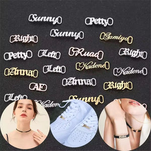 Broches personnalisées en acier inoxydable plaqué or 18 carats pour dropshipping, boucles de lacets de chaussures de sport unisexe avec nom personnalisé pour fêtes - Product Image 2