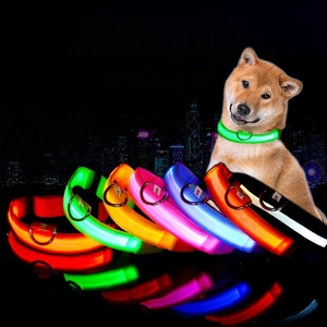 도매 나일론 웨빙 LED 개 목걸이, 단색 패턴 리본 폴리에스터 애완동물 목걸이, 조명 장식 - Product Image 2