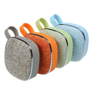 OEM Tissu Mini Bluetooth Haut-Parleur Rechargeable Extérieur 3W Vintage Volume Haute Définition Petit Lecteur Audio FM Avec Lanière Cadeau