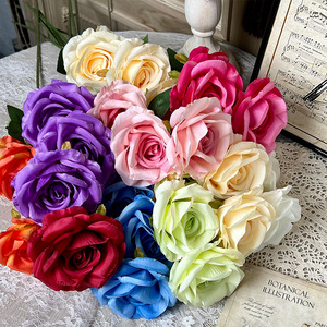 Roses artificielles en soie, bouquet de mariage réaliste à 3 têtes, décoration d'intérieur, fabriqué en Chine - Product Image 1