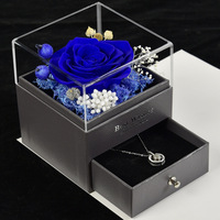 Boîte à bijoux en fleurs de roses éternelles artisanales, roses rouges au toucher réel, cadeau pour la Saint-Valentin et les anniversaires