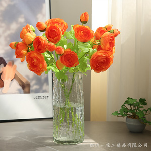 ดอกกุหลาบชาประดิษฐ์สีชมพูขาวจาก Yihua Floral Art ช่อดอกไม้ผ้าไหมสำหรับตกแต่งบ้านและจัดงานแต่งงาน - Product Image 2