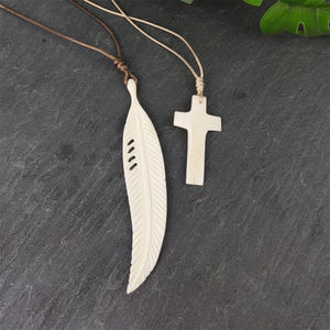 Perhiasan grosir liontin bentuk salib tulang sapi ukiran tangan dengan kalung tali anyaman sayap daun untuk hadiah - Product Image 5
